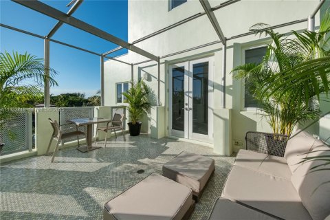 Townhouse in Miami Beach, Florida 5 bedrooms, 424.93 sq.m. № 1991287 - photo 23