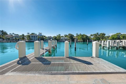 Townhouse in Miami Beach, Florida 5 bedrooms, 424.93 sq.m. № 1991287 - photo 27