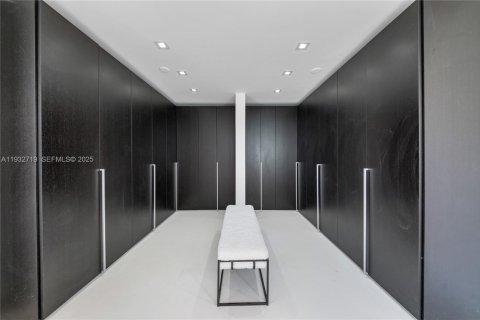 Townhouse in Miami Beach, Florida 5 bedrooms, 424.93 sq.m. № 1991287 - photo 30