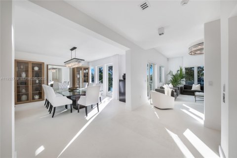 Townhouse in Miami Beach, Florida 5 bedrooms, 424.93 sq.m. № 1991287 - photo 21
