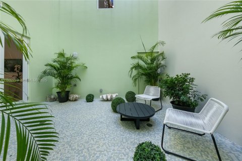 Townhouse in Miami Beach, Florida 5 bedrooms, 424.93 sq.m. № 1991287 - photo 25