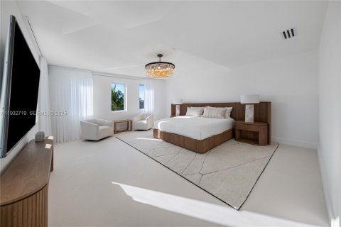 Townhouse in Miami Beach, Florida 5 bedrooms, 424.93 sq.m. № 1991287 - photo 28