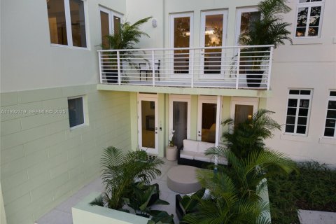 Townhouse in Miami Beach, Florida 5 bedrooms, 424.93 sq.m. № 1991287 - photo 8