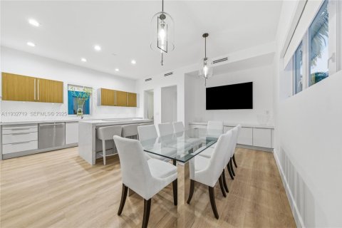 Townhouse in Miami Beach, Florida 5 bedrooms, 424.93 sq.m. № 1991287 - photo 19