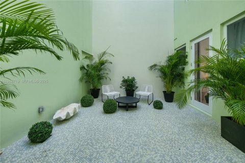 Townhouse in Miami Beach, Florida 5 bedrooms, 424.93 sq.m. № 1991287 - photo 24