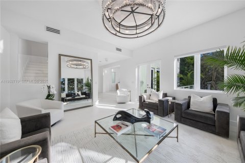 Townhouse in Miami Beach, Florida 5 bedrooms, 424.93 sq.m. № 1991287 - photo 12