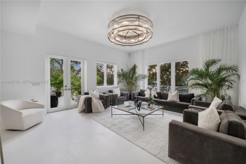 Townhouse in Miami Beach, Florida 5 bedrooms, 424.93 sq.m. № 1991287 - photo 3