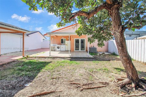 House in Miami, Florida 2 bedrooms, 107.4 sq.m. № 1973988 - photo 21