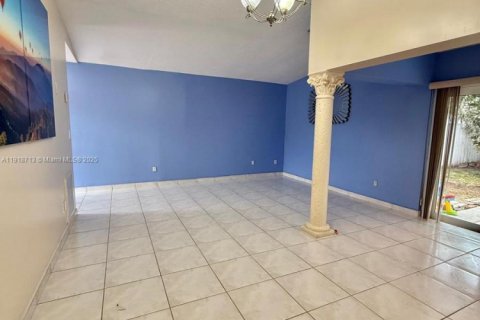 House in Miami, Florida 2 bedrooms, 107.4 sq.m. № 1973988 - photo 6