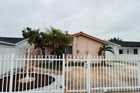 House in Miami, Florida 2 bedrooms, 107.4 sq.m. № 1973988