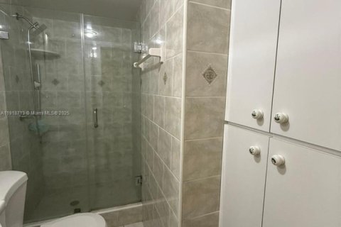 House in Miami, Florida 2 bedrooms, 107.4 sq.m. № 1973988 - photo 12