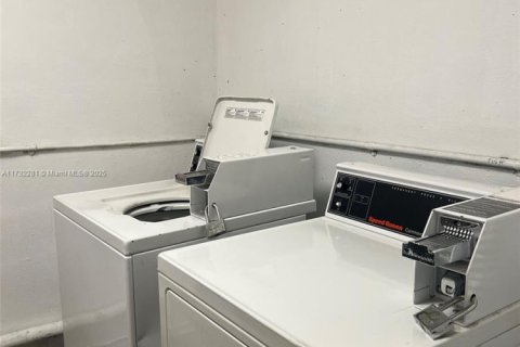 Copropriété à vendre à Hallandale Beach, Floride: 1 chambre, 29.73 m2 № 1985269 - photo 15