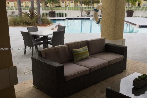 Condo in Sunrise, Florida, 2 bedrooms № 2174294 - photo 15