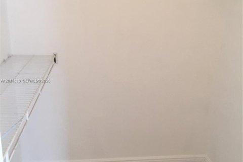 Condo in Sunrise, Florida, 2 bedrooms № 2174294 - photo 24