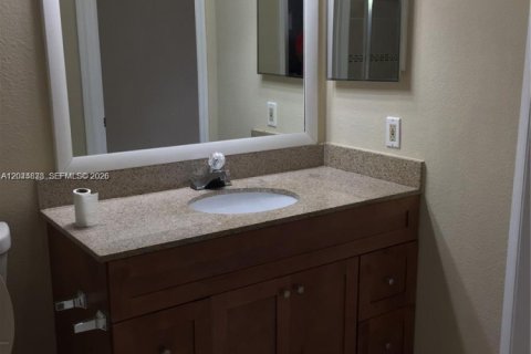 Condo in Sunrise, Florida, 2 bedrooms № 2174294 - photo 17