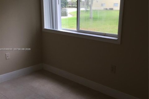 Condo in Sunrise, Florida, 2 bedrooms № 2174294 - photo 7