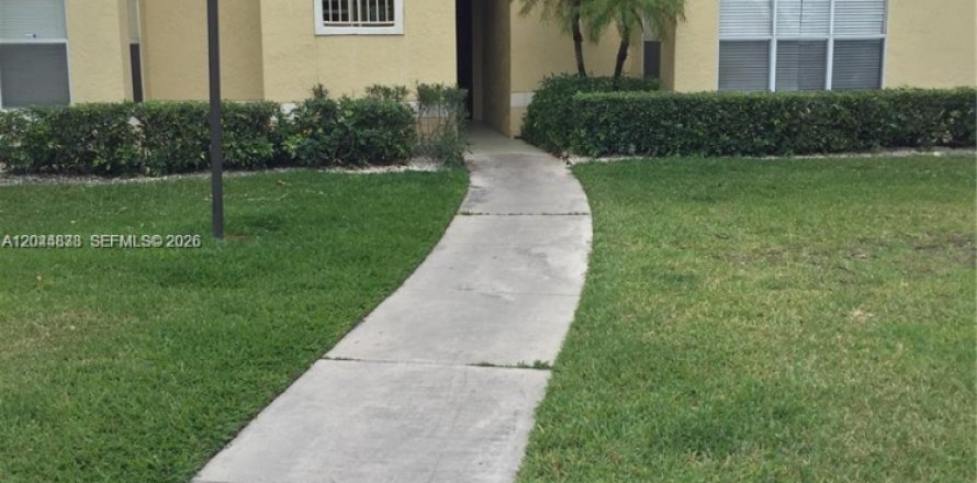Condo in Sunrise, Florida, 2 bedrooms № 2174294