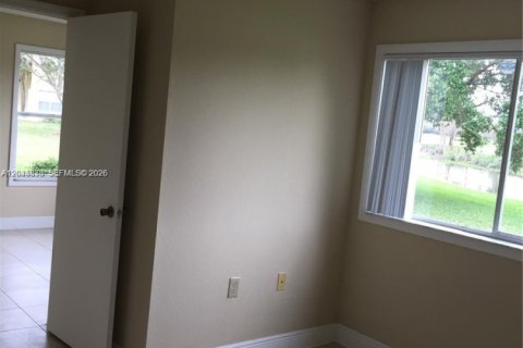Condo in Sunrise, Florida, 2 bedrooms № 2174294 - photo 19