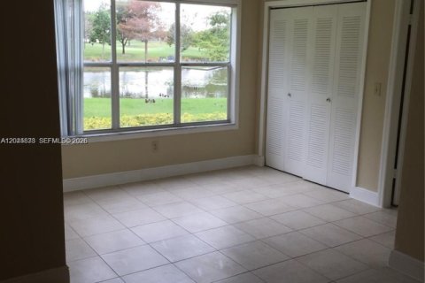 Condo in Sunrise, Florida, 2 bedrooms № 2174294 - photo 20