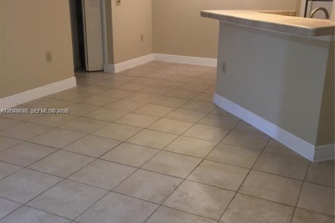 Condo in Sunrise, Florida, 2 bedrooms № 2174294 - photo 5