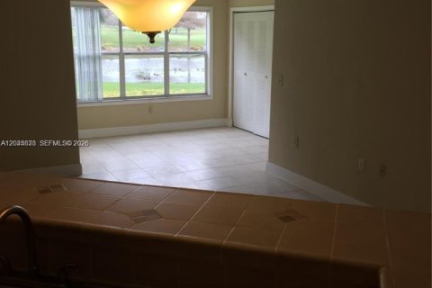 Condo in Sunrise, Florida, 2 bedrooms № 2174294 - photo 8