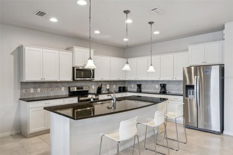Villa ou maison à vendre à Kissimmee, Floride: 9 chambres, 407.93 m2 № 2430343 - photo 4