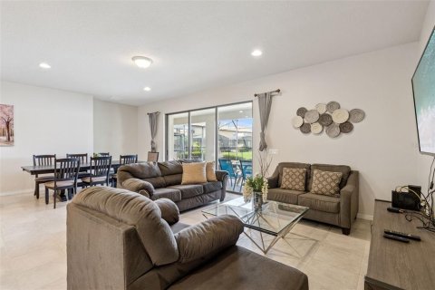 Villa ou maison à vendre à Kissimmee, Floride: 9 chambres, 407.93 m2 № 2430343 - photo 6