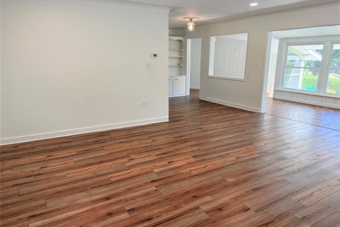 Villa ou maison à vendre à Mount Dora, Floride: 2 chambres, 124.12 m2 № 2425885 - photo 4