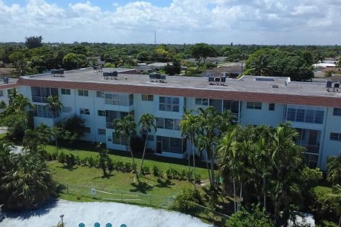 Condo in Lauderhill, Florida, 1 bedroom  № 2370194