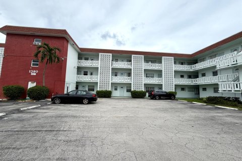 Condo in Lauderhill, Florida, 1 bedroom № 2370194 - photo 10
