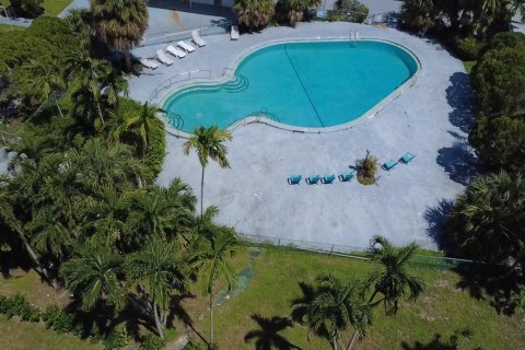 Condo in Lauderhill, Florida, 1 bedroom № 2370194 - photo 2