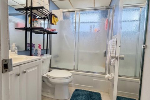 Condo in Lauderhill, Florida, 1 bedroom № 2370194 - photo 4