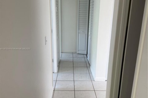 Снять в аренду таунхаус в Майами, Флорида 4 спальни, 127.46м2, № 1927647 - фото 13