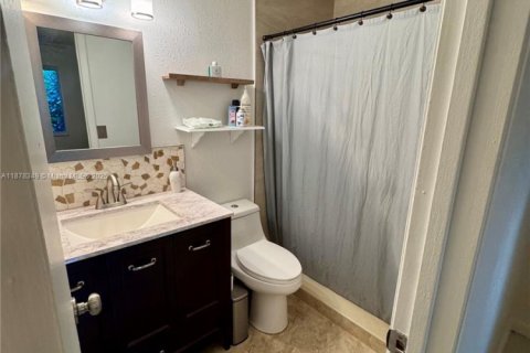 Снять в аренду таунхаус в Майами, Флорида 4 спальни, 127.46м2, № 1927647 - фото 16