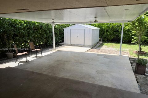 Снять в аренду таунхаус в Майами, Флорида 4 спальни, 127.46м2, № 1927647 - фото 4