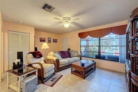 House in Holiday, Florida 3 bedrooms, 179.3 sq.m. № 1734273 - photo 4