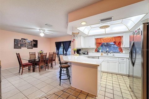 House in Holiday, Florida 3 bedrooms, 179.3 sq.m. № 1734273 - photo 6