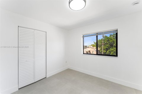 Villa ou maison à vendre à Miami, Floride: 4 chambres, 149.76 m2 № 1963710 - photo 15