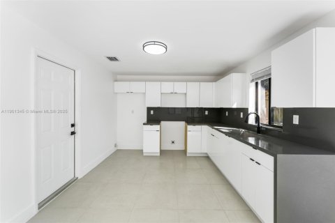 Villa ou maison à vendre à Miami, Floride: 4 chambres, 149.76 m2 № 1963710 - photo 8