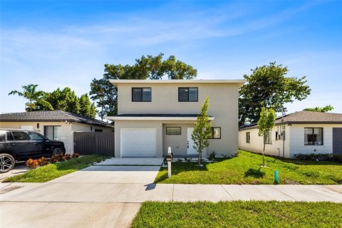 Villa ou maison à vendre à Miami, Floride: 4 chambres, 149.76 m2 № 1963710 - photo 2