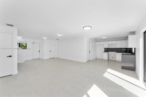 Villa ou maison à vendre à Miami, Floride: 4 chambres, 149.76 m2 № 1963710 - photo 5