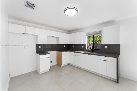Villa ou maison à vendre à Miami, Floride: 4 chambres, 149.76 m2 № 1963710 - photo 7