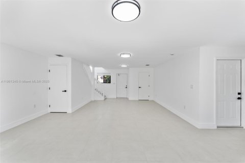 Villa ou maison à vendre à Miami, Floride: 4 chambres, 149.76 m2 № 1963710 - photo 6