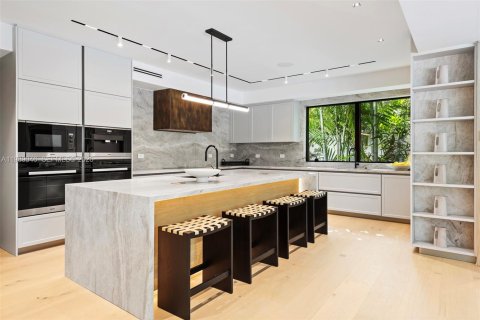 Купить виллу или дом в Голден-Бич, Флорида 6 спален, 711.35м2, № 2052285 - фото 7