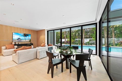 Купить виллу или дом в Голден-Бич, Флорида 6 спален, 711.35м2, № 2052285 - фото 8