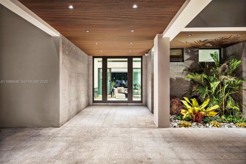 Купить виллу или дом в Голден-Бич, Флорида 6 спален, 711.35м2, № 2052285 - фото 30