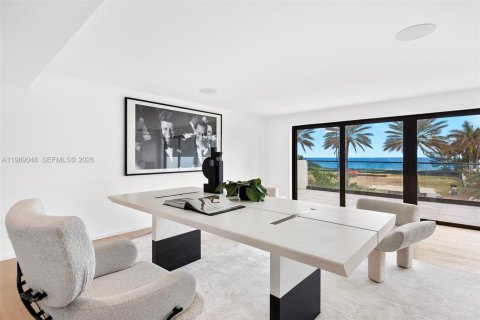 Купить виллу или дом в Голден-Бич, Флорида 6 спален, 711.35м2, № 2052285 - фото 24