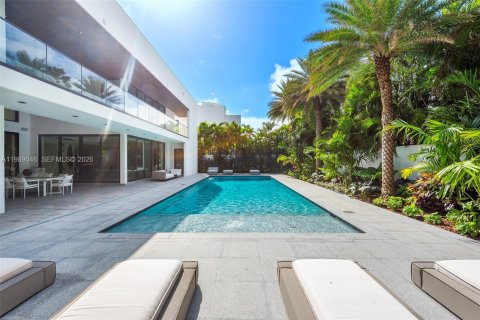Купить виллу или дом в Голден-Бич, Флорида 6 спален, 711.35м2, № 2052285 - фото 25