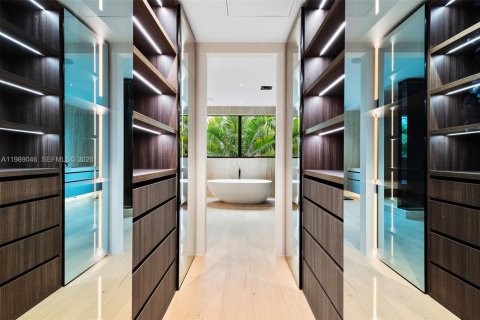 Купить виллу или дом в Голден-Бич, Флорида 6 спален, 711.35м2, № 2052285 - фото 19