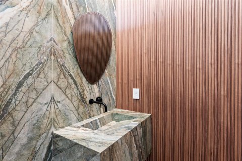 Купить виллу или дом в Голден-Бич, Флорида 6 спален, 711.35м2, № 2052285 - фото 13